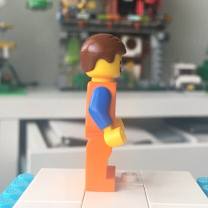 The LEGO Movie 2 Minifigure Star-Stuck Emmet - Image 5