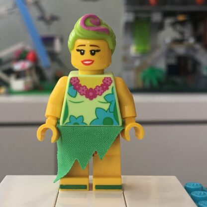 The LEGO Movie 2 Hula Lula Minifigure - Image 3