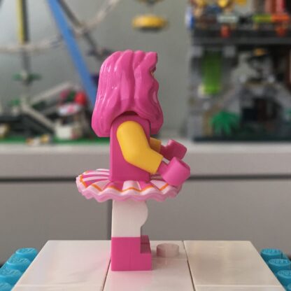 The LEGO Movie 2 Minifigure Candy Rapper - Image 5