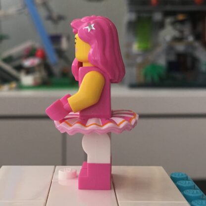 The LEGO Movie 2 Minifigure Candy Rapper - Image 3