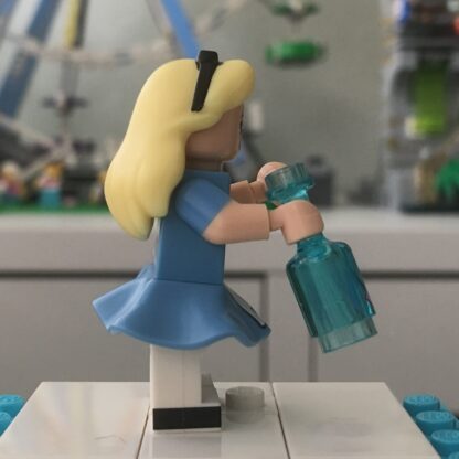 LEGO Disney Series 1 Alice in Wonderland Minifigure - Image 3