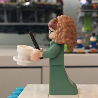 LEGO Professor Trelawney Minifigure - Image 3