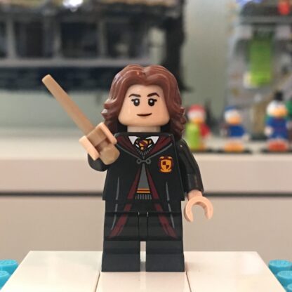 LEGO Hermione Granger in School Robes Minifigure - Image 4