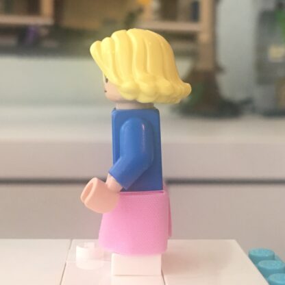 LEGO Eleven Minifigure - Image 2