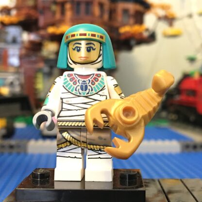 LEGO 71025 CMF Series 19 Mummy Minifigure - Image 4