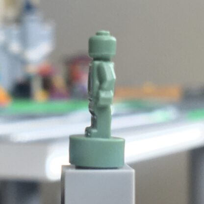 LEGO Trophy or nanofigure - monochrome Sand Green - Image 3