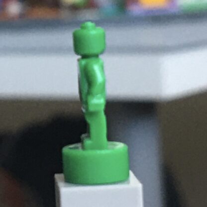 LEGO Trophy or nanofigure - monochrome Green - Image 2