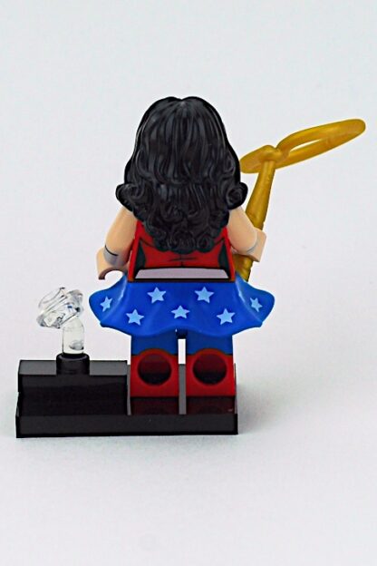 LEGO 71026 Wonder Woman (Classic) DC Minifigure - Image 3