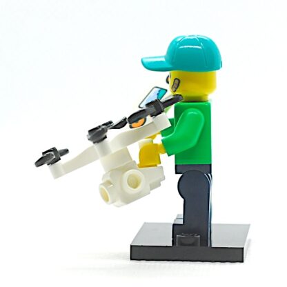 LEGO 71027 CMF 20 Drone Pilot - Image 4