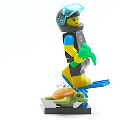 LEGO 71027 CMF 20 Female Diver - Image 2