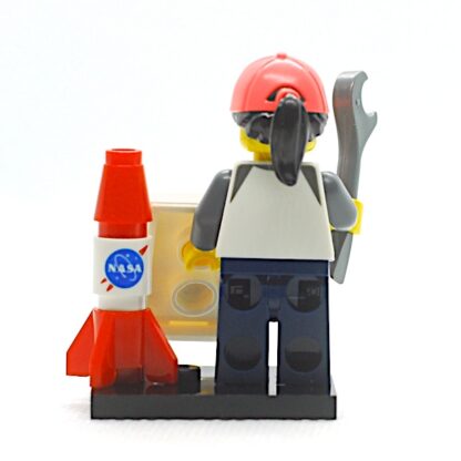 LEGO 71027 CMF 20 Rocket Fan Girl - Image 3