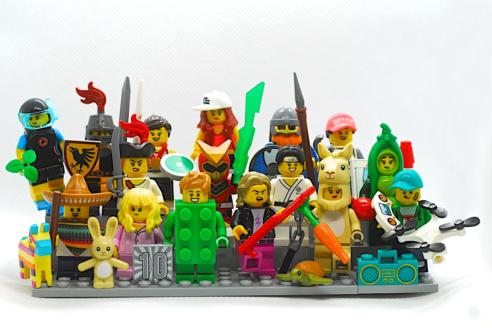 set of all 16 LEGO minifigs – Brick Land