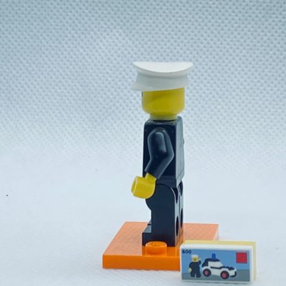 LEGO 71021 CMF Series 18 Minifigures 1978 Classic Police Officer - Image 4