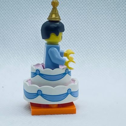 LEGO 71021 CMF Series 18 Minifigures Cake Guy - Image 4