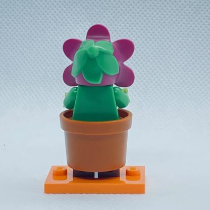 LEGO 71021 CMF Series 18 Minifigures Flowerpot Girl - Image 3