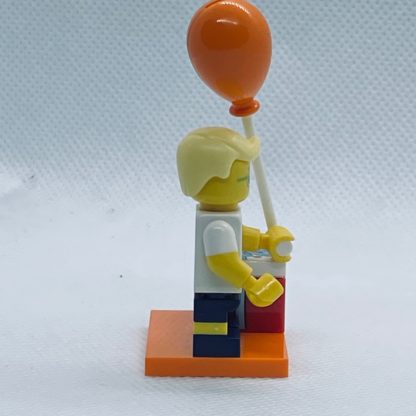 LEGO 71021 CMF Series 18 Minifigures Birthday Party Boy - Image 4