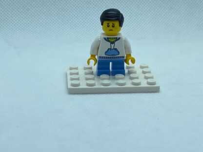 LEGO Minifigure Dragon Boat Race Child Spectator - Image 3