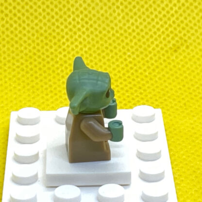 baby yoda minifigure side view