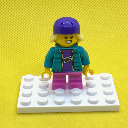 LEGO Minifigure Skater Girl - Image 2