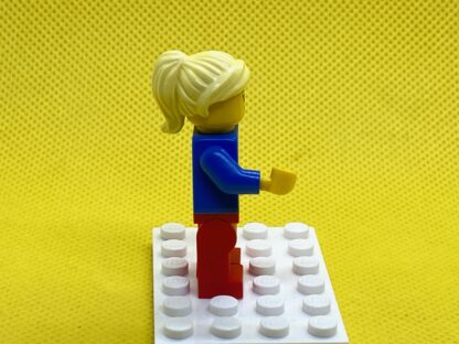 LEGO Ice Cream Vendor Minifigure - Image 2