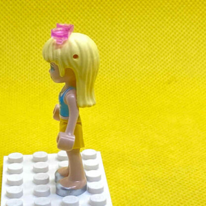 LEGO Stephanie Minidoll in a Yellow Skirt - Image 2