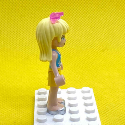 LEGO Stephanie Minidoll in a Yellow Skirt - Image 3