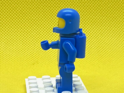 LEGO Minifigure Benny - Image 2