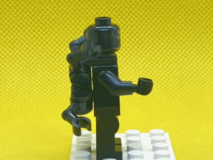 LEGO Outrider with Extended Arms Minifigure - Image 2