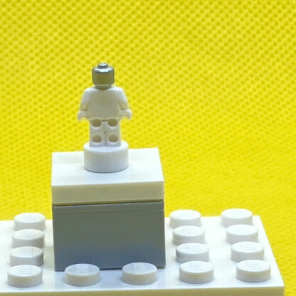 LEGO Trophy or nanofigure Ant-Man (White Jumpsuit) - Image 2