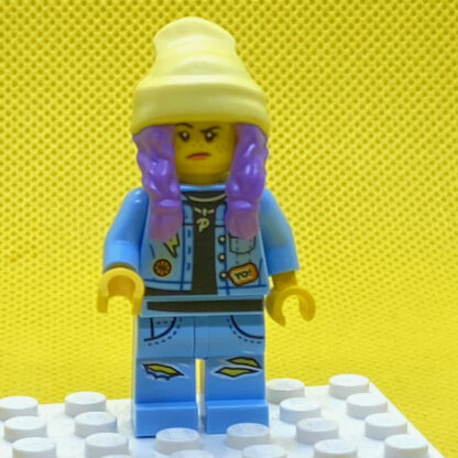 LEGO Parker L Jackson Minifigure - Denim Jacket with Beanie (Smile / Grumpy) - Image 5