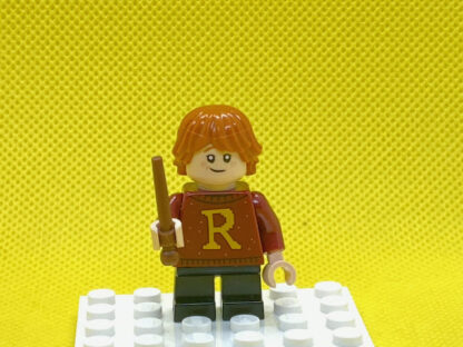 LEGO 75964 Minifigures - Ron Weasley Big R on Sweater, short legs - Image 5