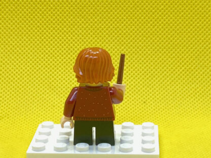 LEGO 75964 Minifigures - Ron Weasley Big R on Sweater, short legs - Image 2