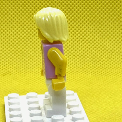 LEGO Mom Minifigure In a Pink Top - Image 4