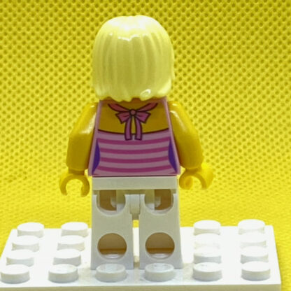 LEGO Mom Minifigure In a Pink Top - Image 5