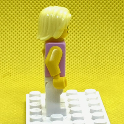 LEGO Mom Minifigure In a Pink Top - Image 2