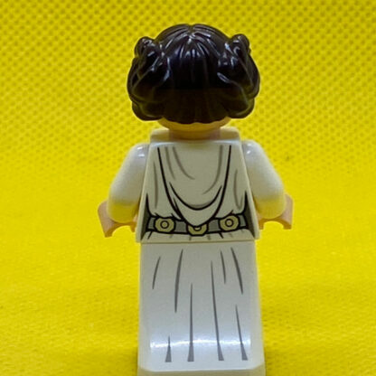 LEGO Star Wars Minifigure Princess Leia in white with hair in buns - Image 3