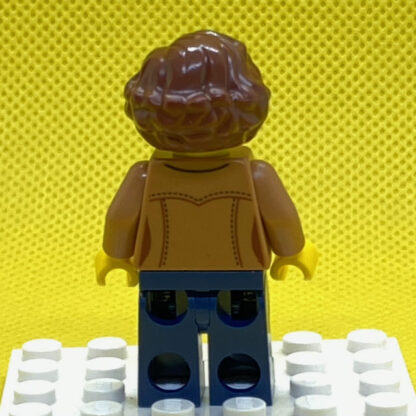 LEGO Female, Short Reddish Brown Hair Minifigure - Image 2