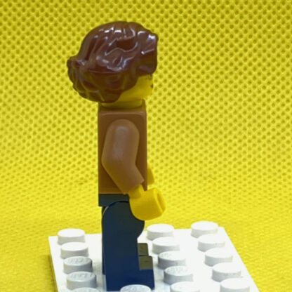 LEGO Female, Short Reddish Brown Hair Minifigure - Image 3