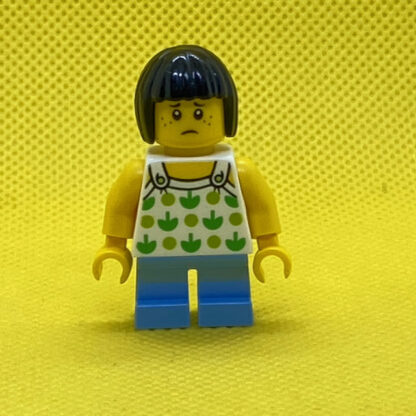 LEGO Child, Halter Top with Green Apples and Lime Spots, Medium Blue Short Legs Minifigure - Image 3