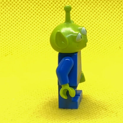 LEGO Alien Minifigure - Image 2