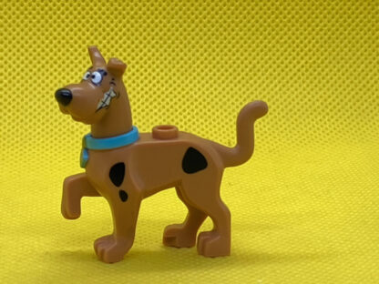 LEGO Dog, Great Dane Scooby-Doo Walking with Medium Azure Collar Pattern