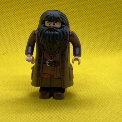 USED Minifiugre LEGO Harry Potter Rubeus Hagrid, Dark Brown Topcoat with Buttons (Light Nougat Version with Movable Hands)