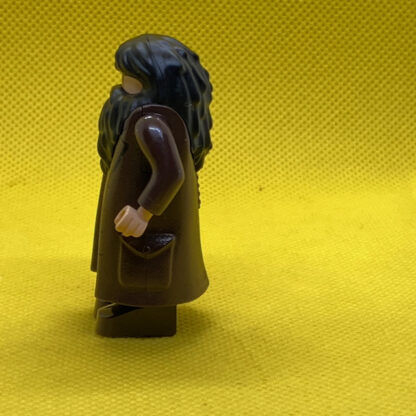 USED Minifiugre LEGO Harry Potter Rubeus Hagrid, Dark Brown Topcoat with Buttons (Light Nougat Version with Movable Hands) - Image 4