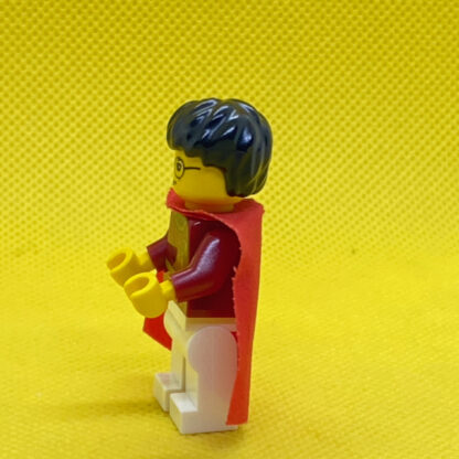 USED LEGO Minifigure Harry Potter, Dark Red Quidditch Uniform - Image 4