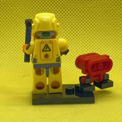 LEGO Robot Repair Tech Minifigure - Image 3