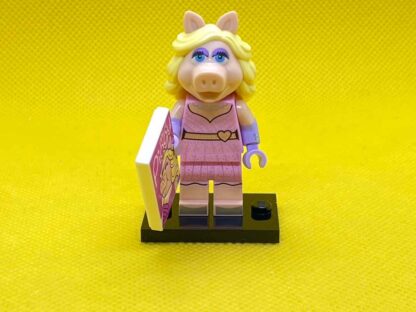 LEGO The Muppets Miss Piggy Minifigure.