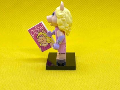 LEGO The Muppets Miss Piggy Minifigure - Image 4