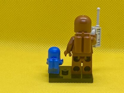 LEGO Brown Astronaut and Spacebaby Minifigure - Image 3