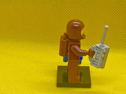 LEGO Brown Astronaut and Spacebaby Minifigure - Image 2