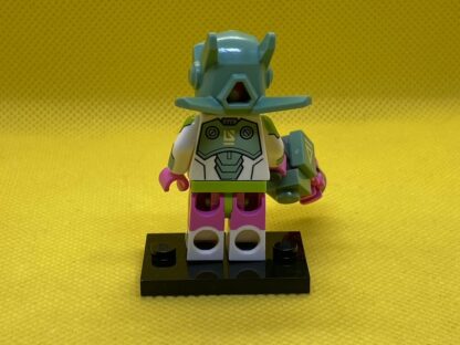 LEGO Robot Warrior Minifigure - Image 5